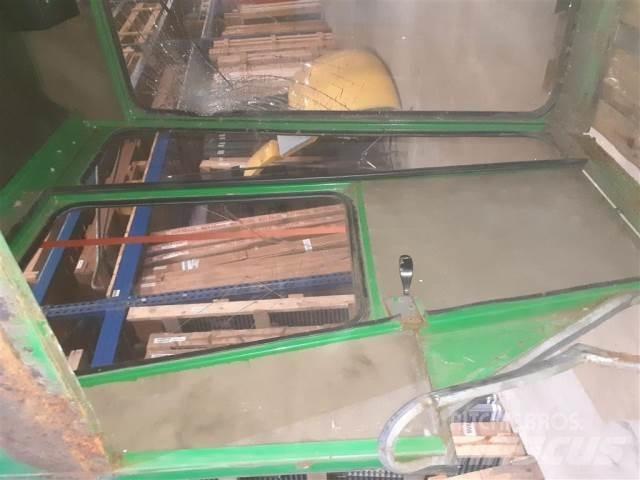 John Deere 955 캐빈 및 인테리어