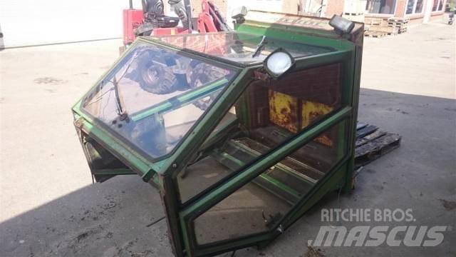 John Deere 975 캐빈 및 인테리어