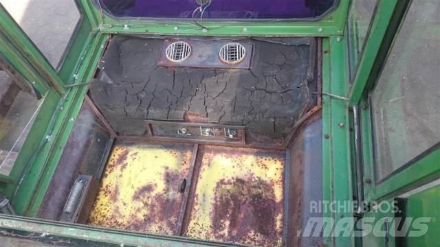 John Deere 975 캐빈 및 인테리어