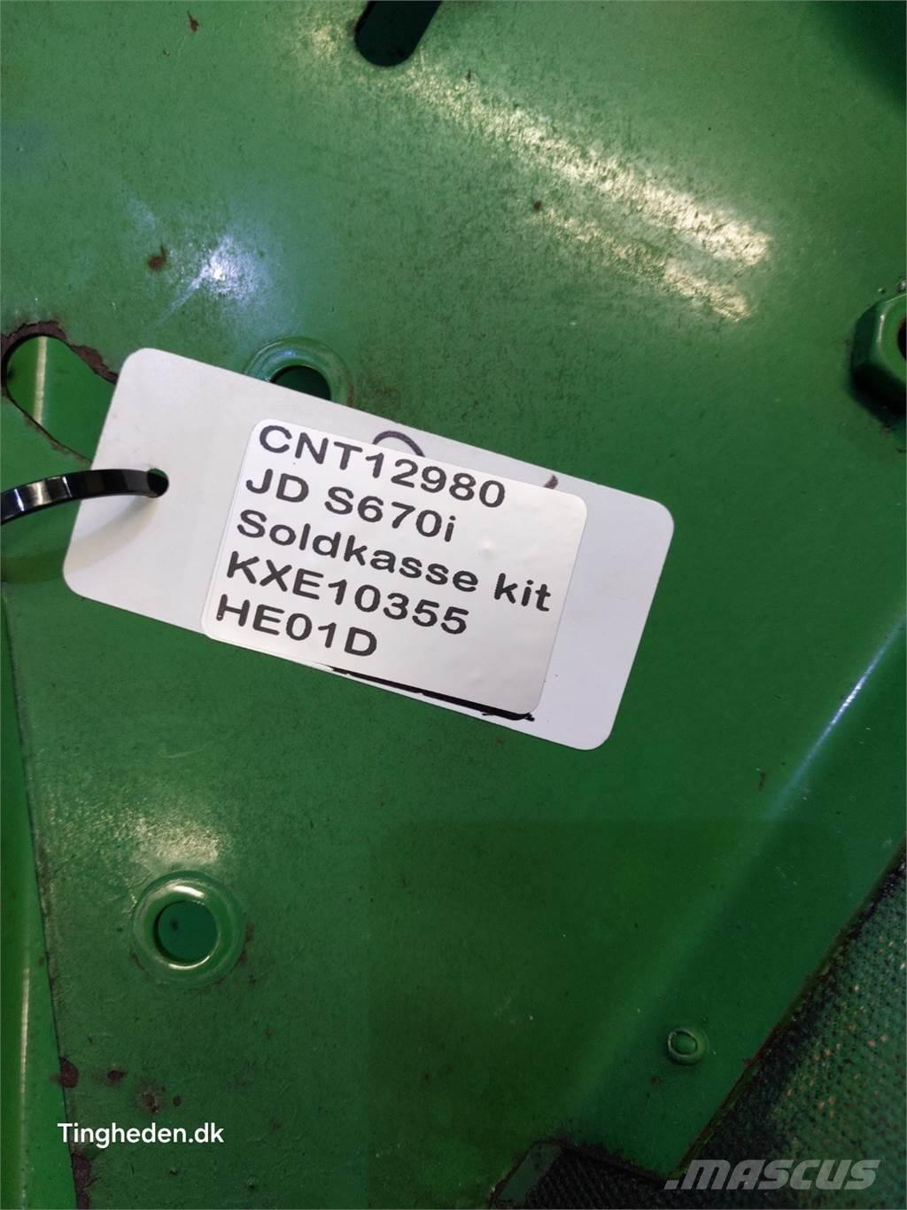 John Deere S670 모래(염화칼슘) 살포기