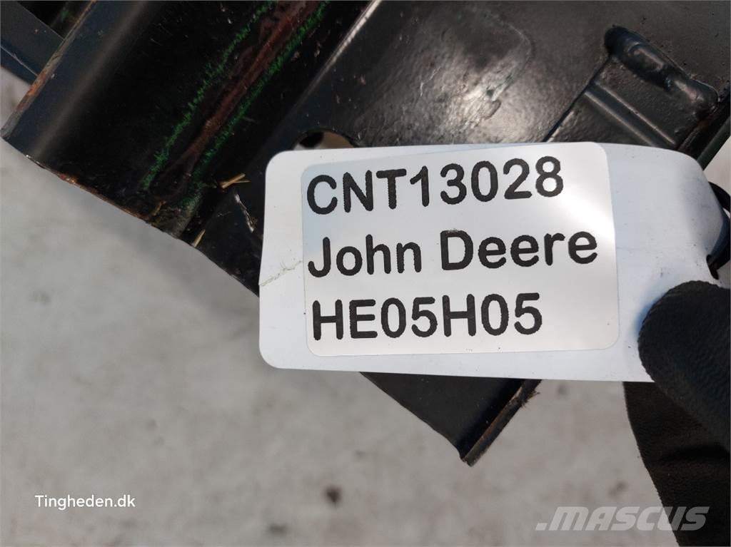 John Deere S670 모래(염화칼슘) 살포기