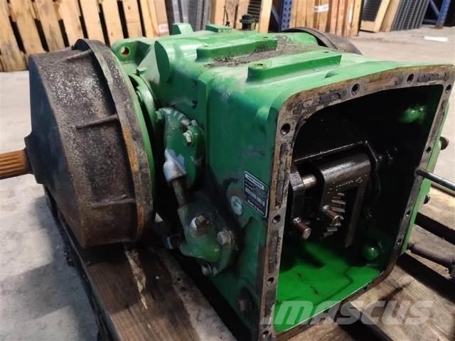 John Deere T670 트랜스미션