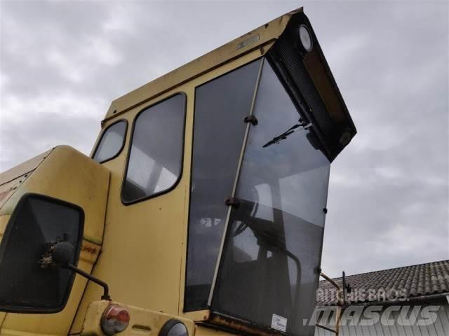 New Holland 1550 캐빈 및 인테리어