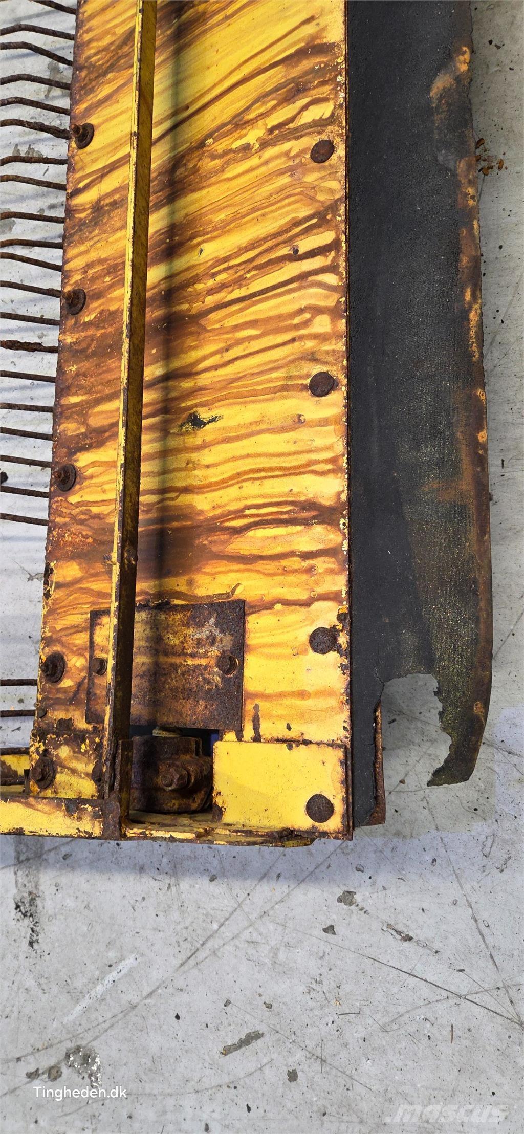 New Holland 1550 모래(염화칼슘) 살포기