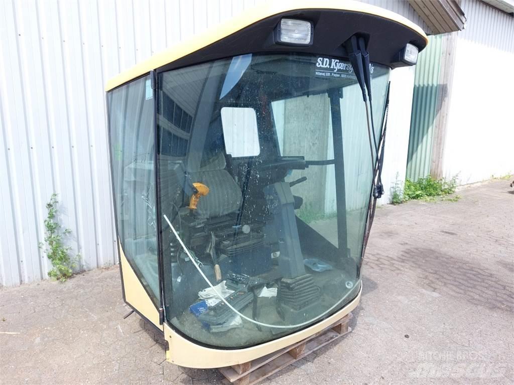 New Holland TX65 캐빈 및 인테리어