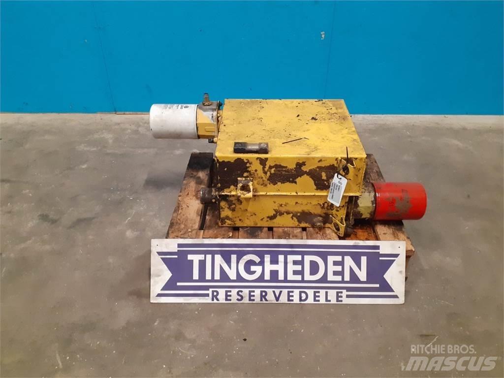 New Holland TX68 유압식 기계