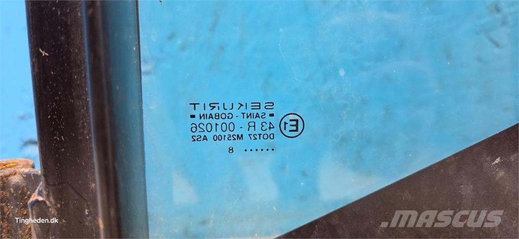 New Holland TX68 캐빈 및 인테리어