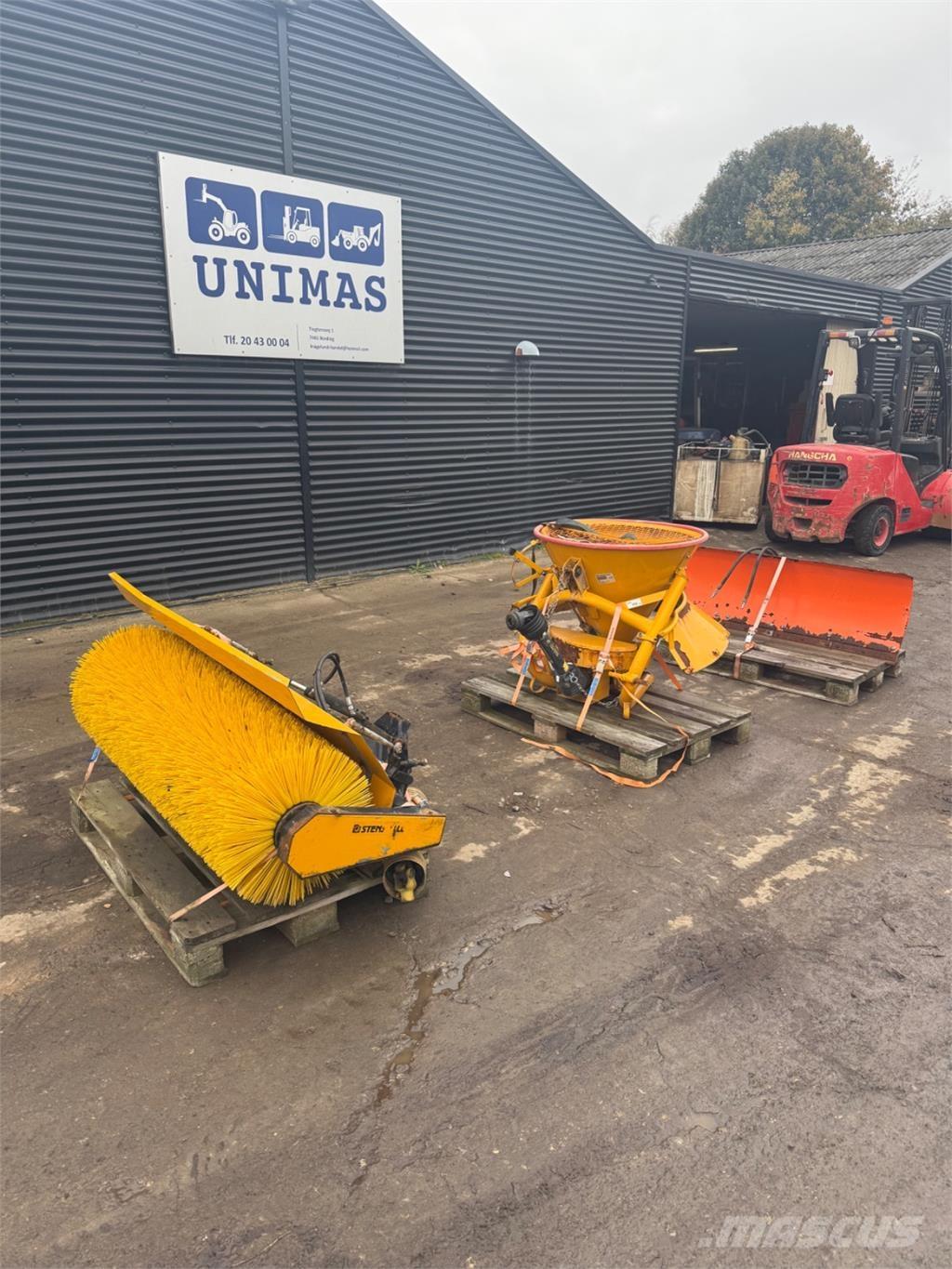  Vinterudstyr 도로 청소차