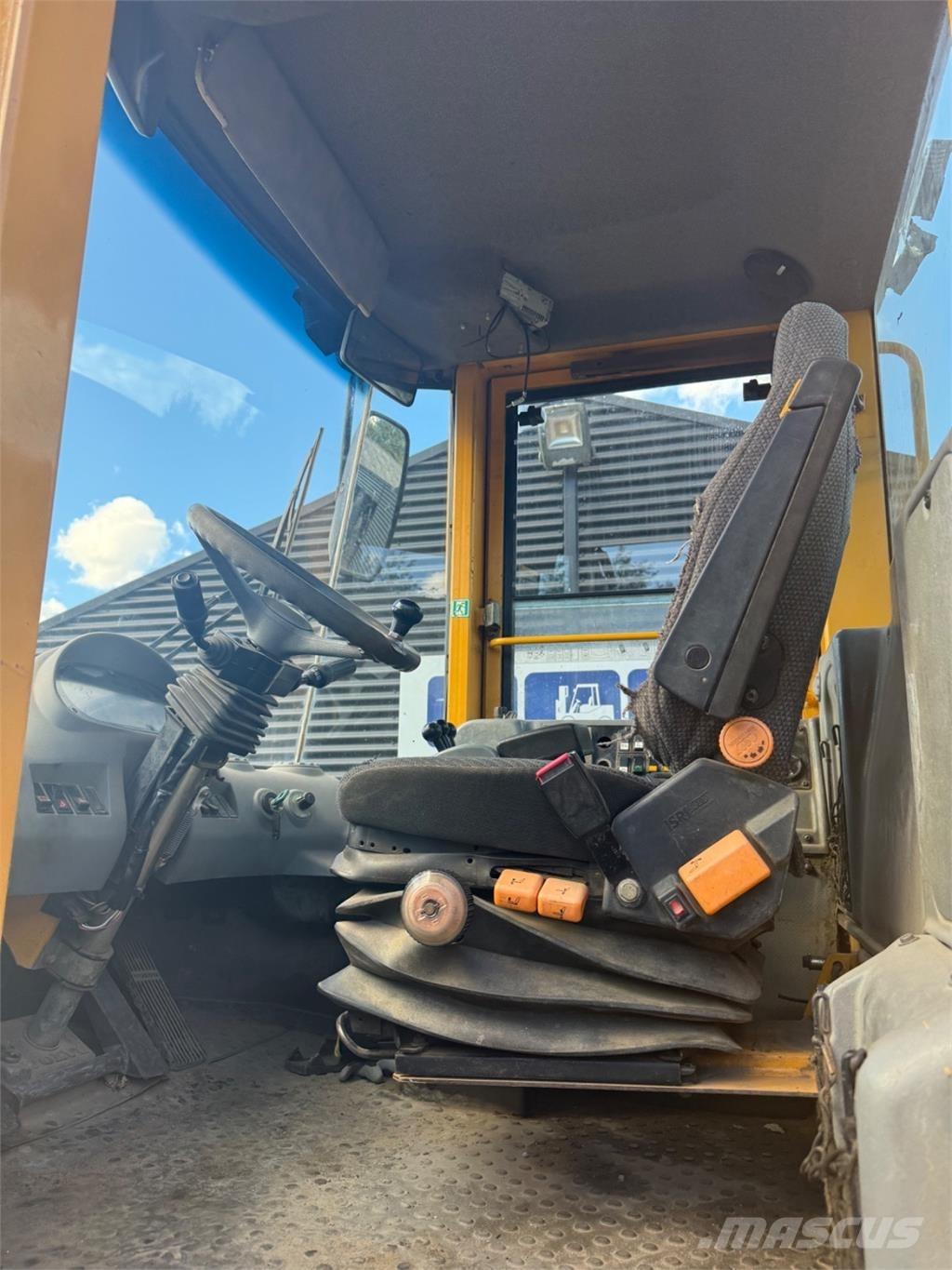 Volvo L90E  휠로우더