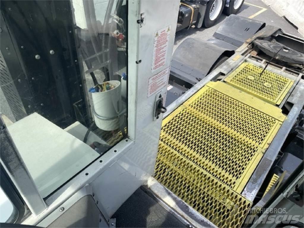Autocar ACTT64 터미널 트랙터