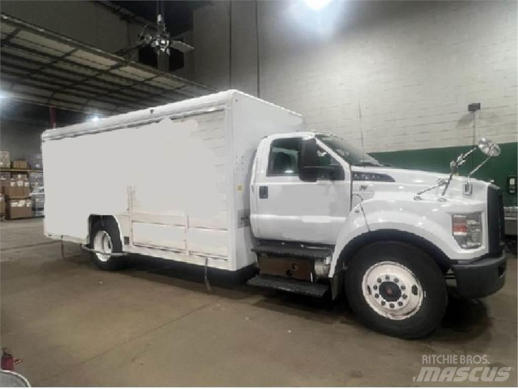 Ford F650 음료 배달 트럭