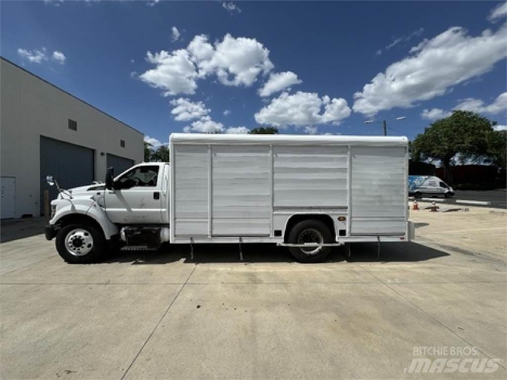 Ford F650 음료 배달 트럭