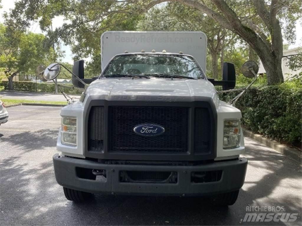 Ford F650 음료 배달 트럭