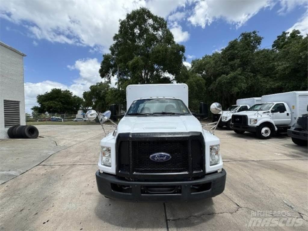 Ford F650 음료 배달 트럭