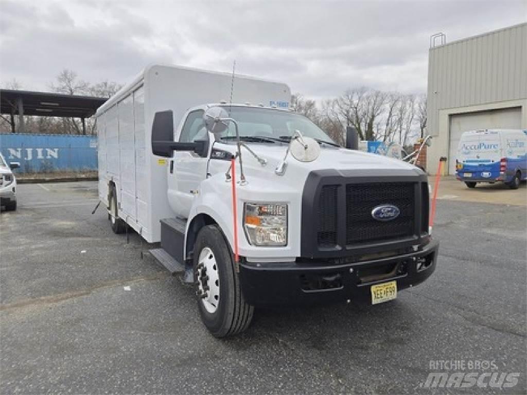 Ford F650 음료 배달 트럭