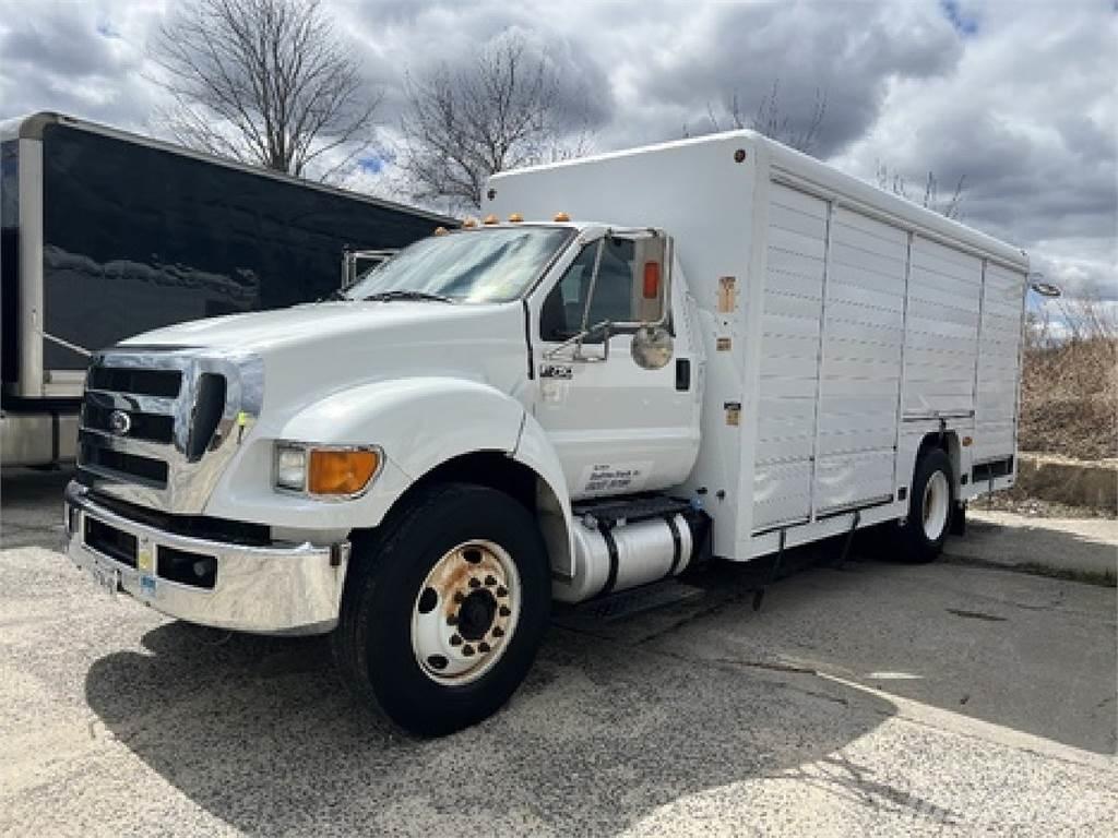 Ford F750 음료 배달 트럭