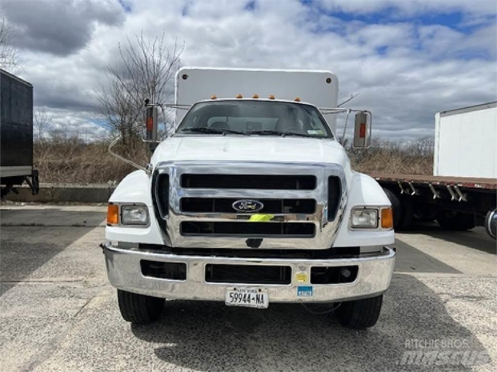 Ford F750 음료 배달 트럭