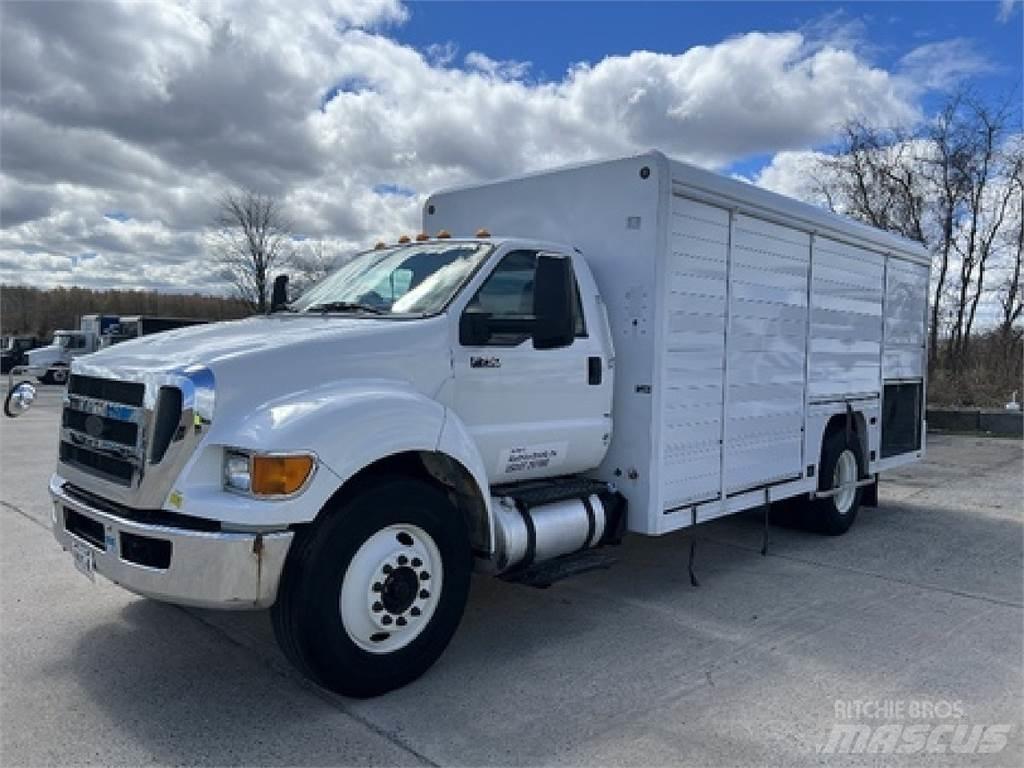 Ford F750 음료 배달 트럭