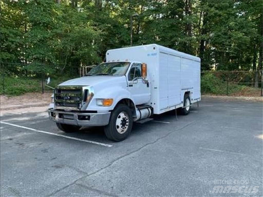 Ford F750 음료 배달 트럭