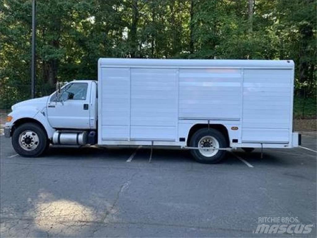 Ford F750 음료 배달 트럭