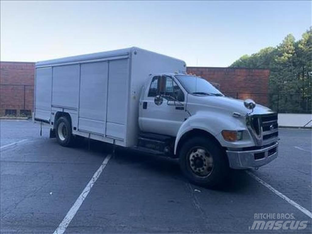 Ford F750 음료 배달 트럭