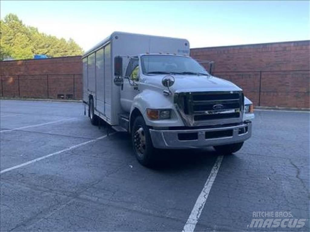 Ford F750 음료 배달 트럭
