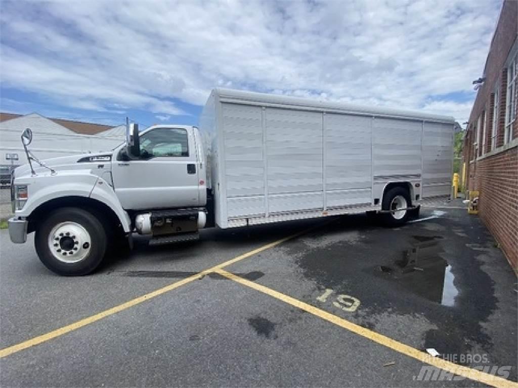 Ford F750 음료 배달 트럭