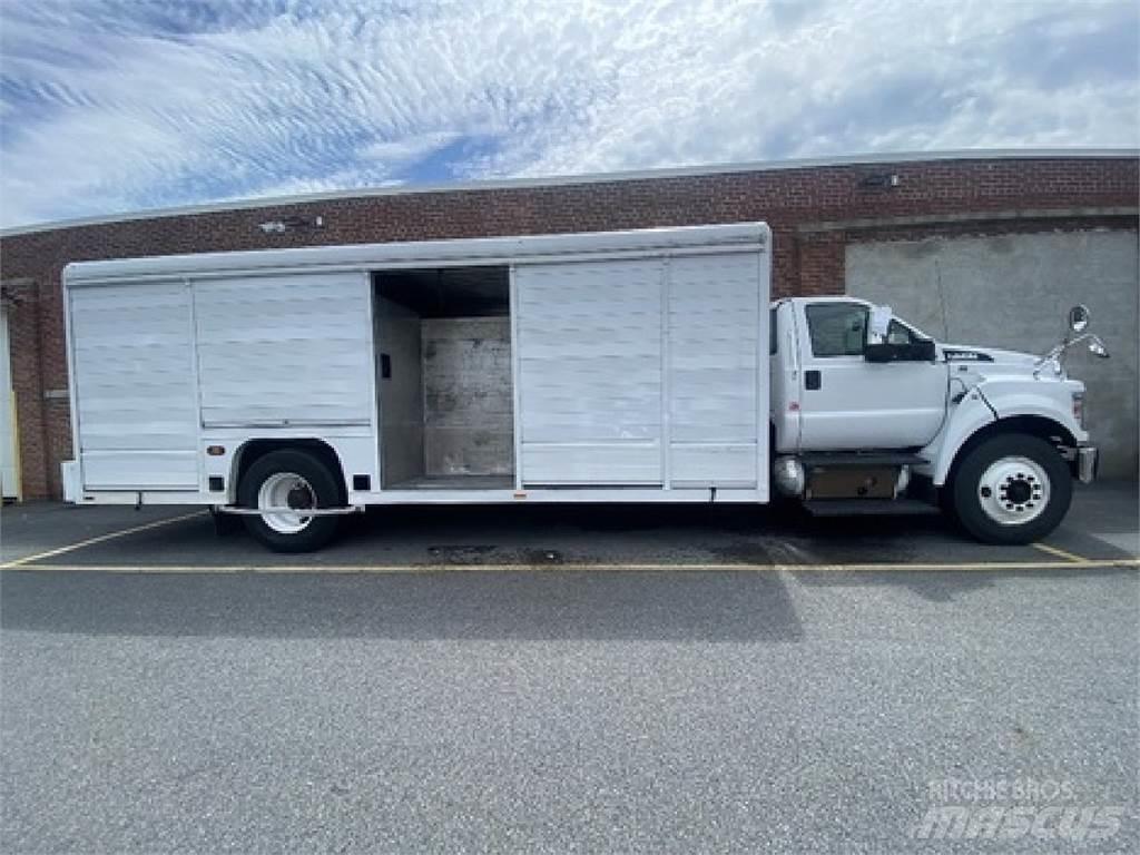 Ford F750 음료 배달 트럭