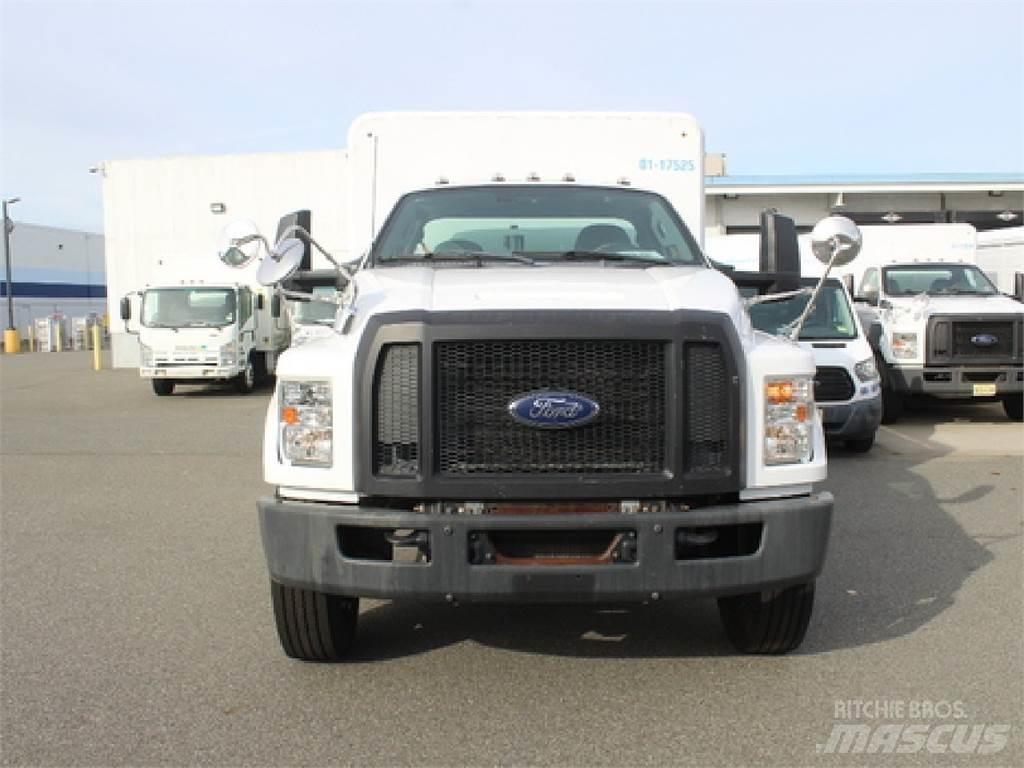 Ford F750 음료 배달 트럭