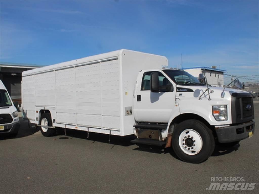 Ford F750 음료 배달 트럭