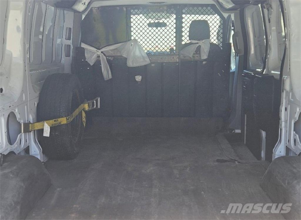 Ford Transit 150 패널 화물차