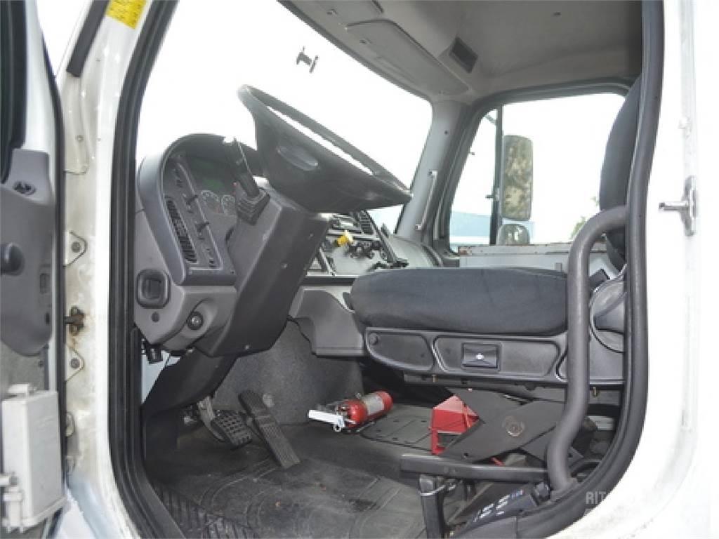 Freightliner M2 음료 배달 트럭