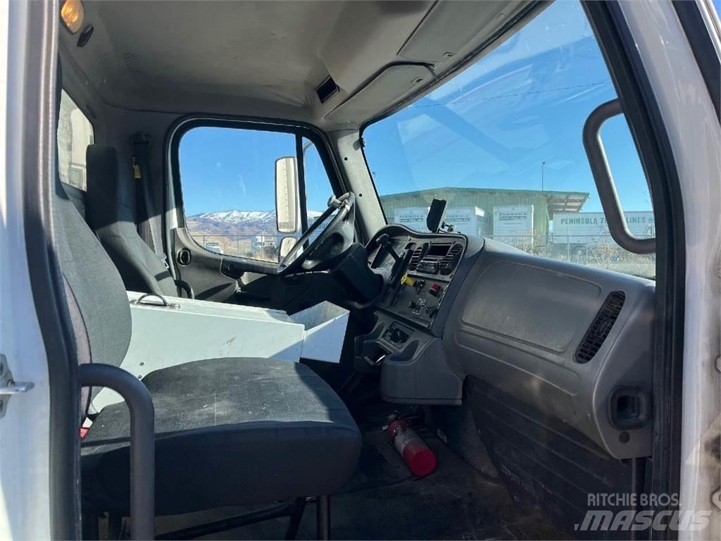 Freightliner M2 음료 배달 트럭