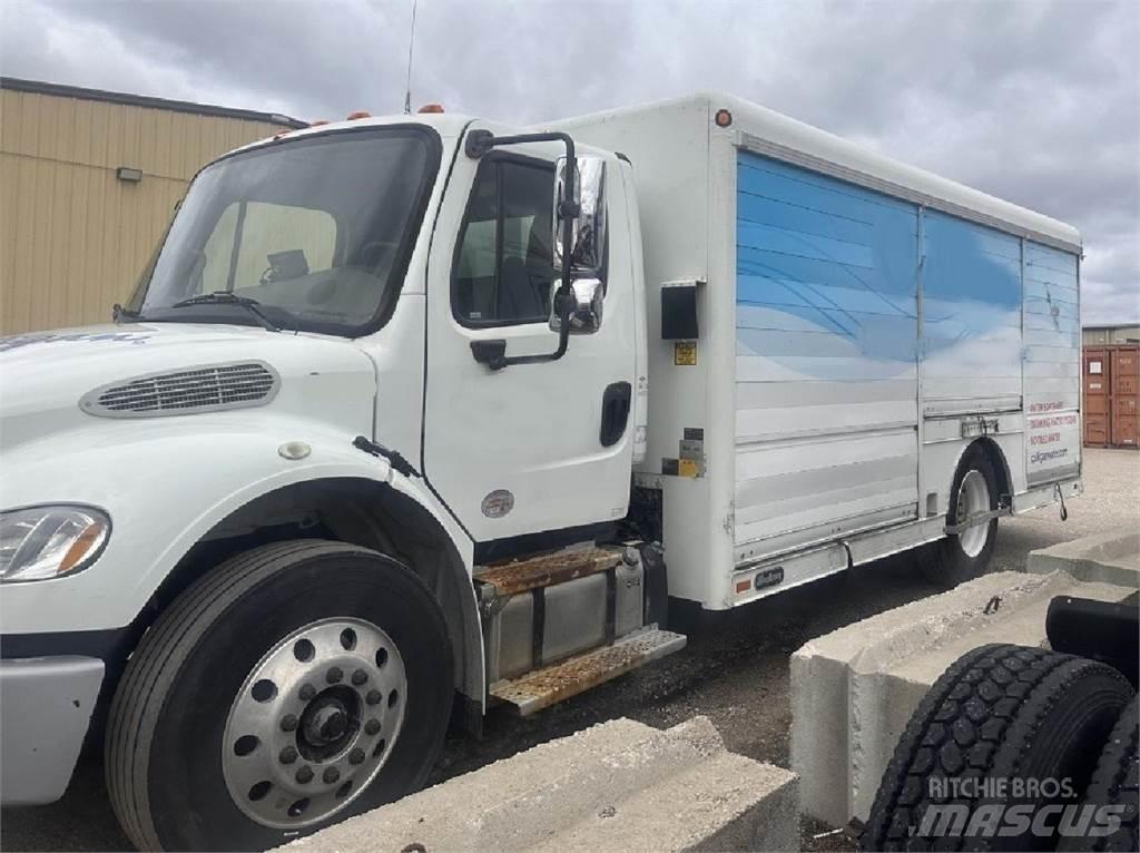 Freightliner M2 음료 배달 트럭
