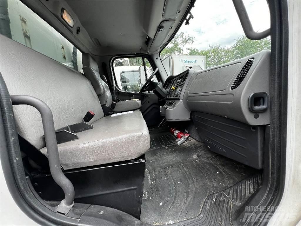 Freightliner M2-106 탑차 트럭