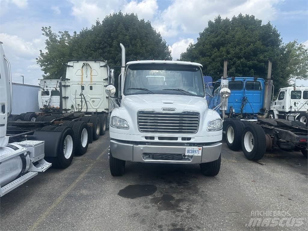 Freightliner M2 106 트랙터 유닛