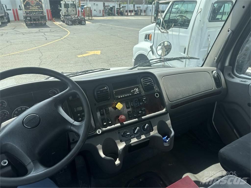 Freightliner M2 106 트랙터 유닛