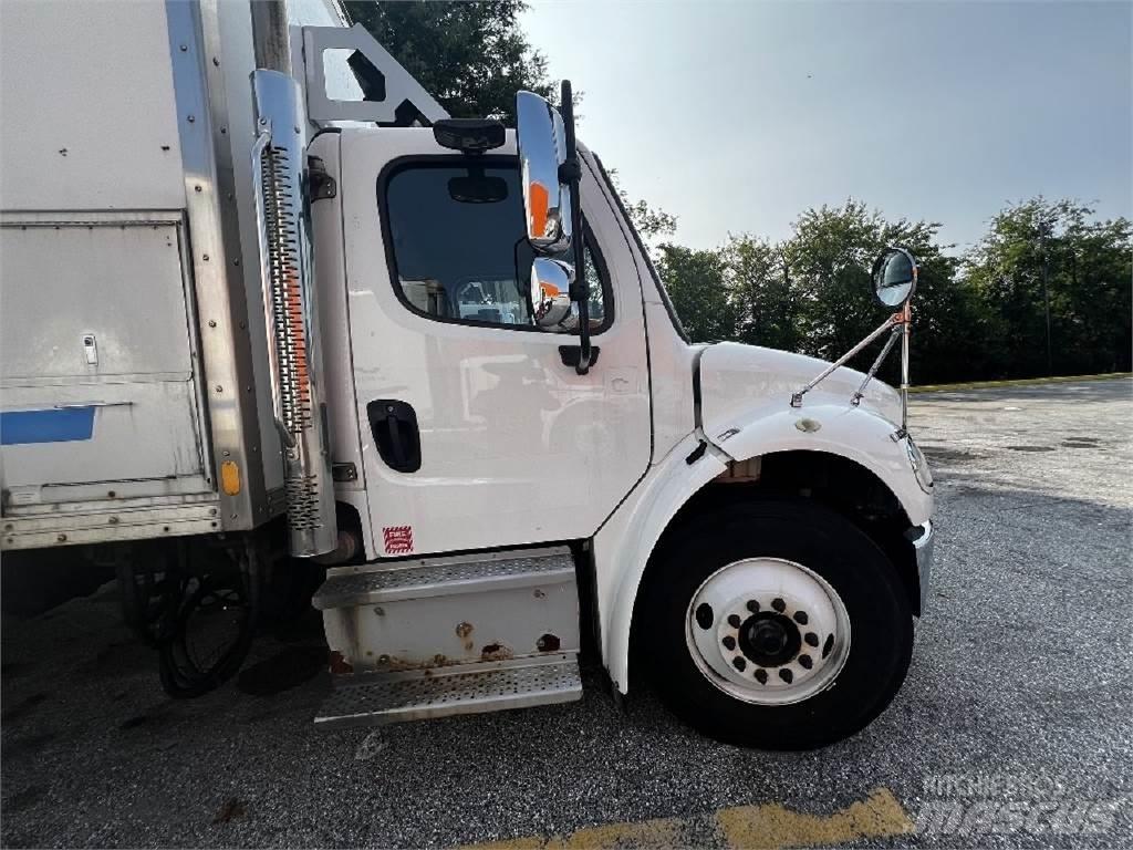 Freightliner M2-106 탑차 트럭