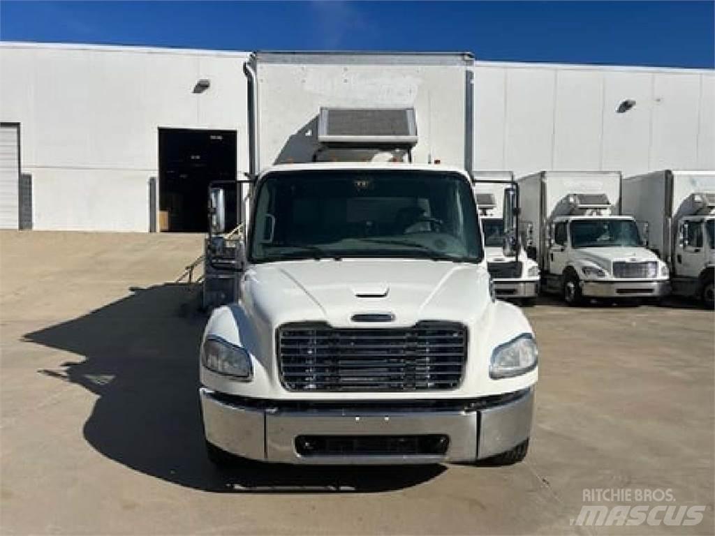 Freightliner M2-106 탑차 트럭