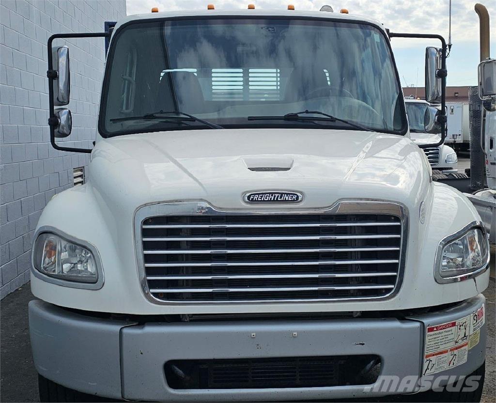 Freightliner M2 106 플랫베드/드롭사이드 트럭