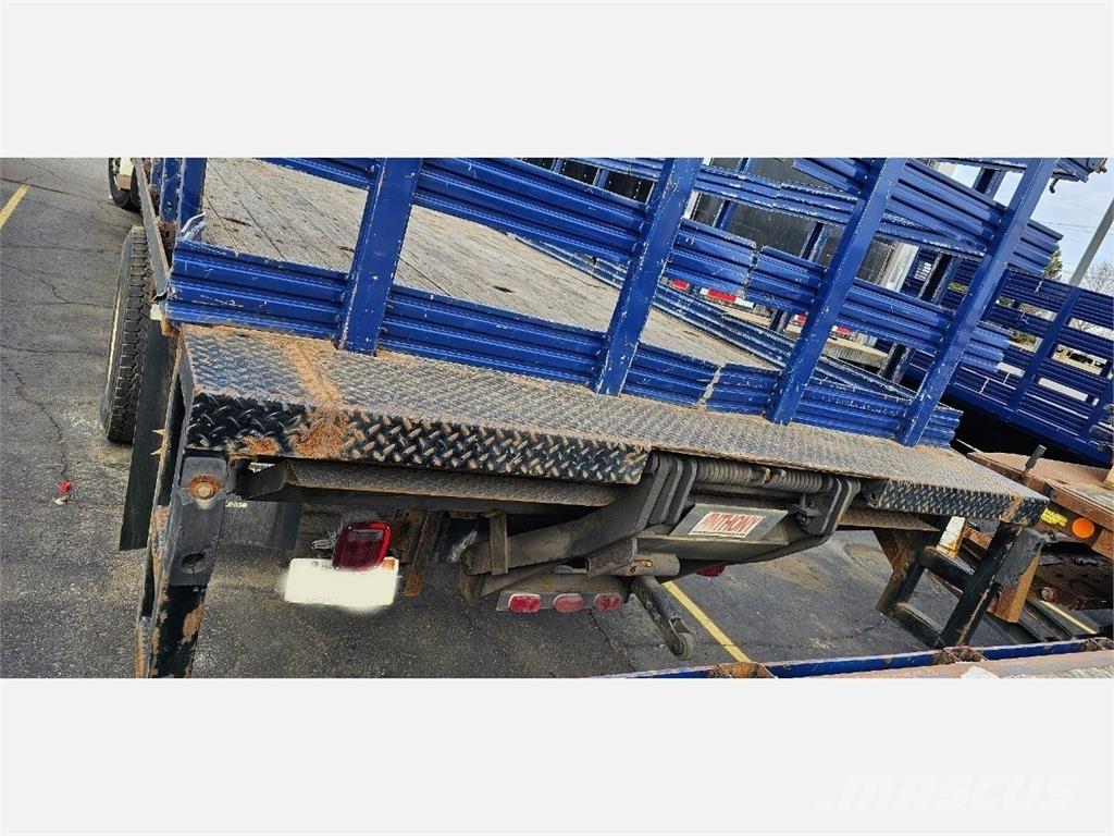 Freightliner M2 106 플랫베드/드롭사이드 트럭