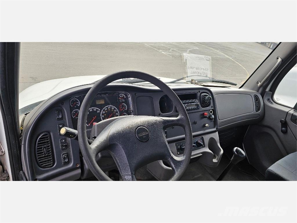 Freightliner M2 106 플랫베드/드롭사이드 트럭