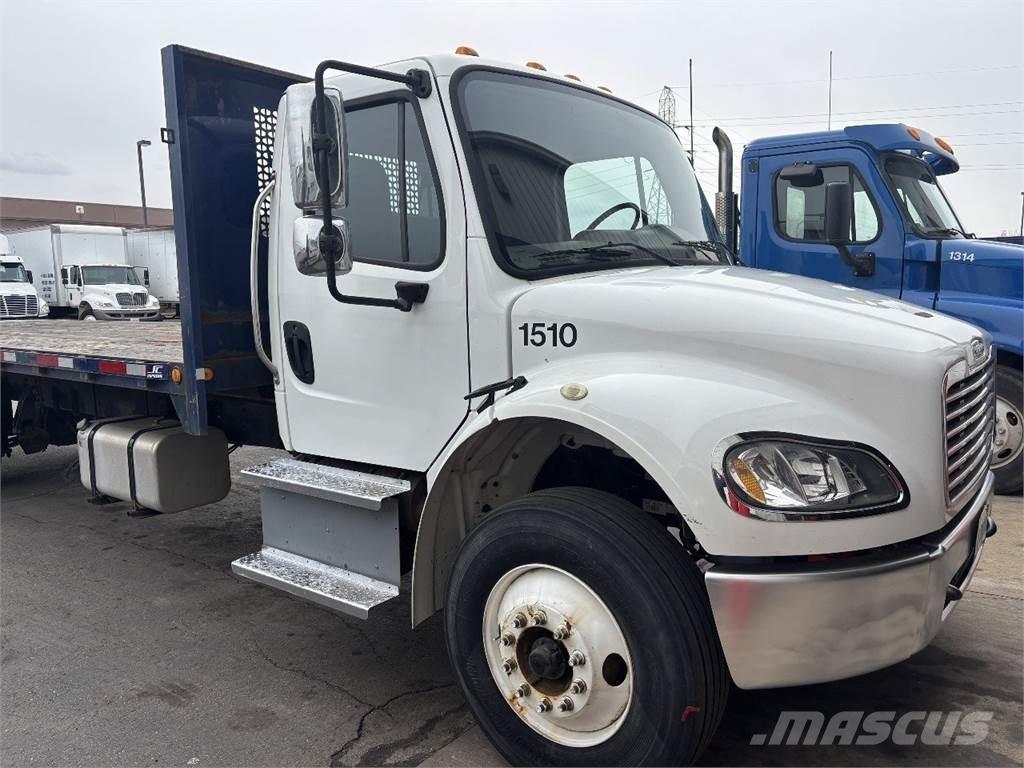 Freightliner M2 106 플랫베드/드롭사이드 트럭