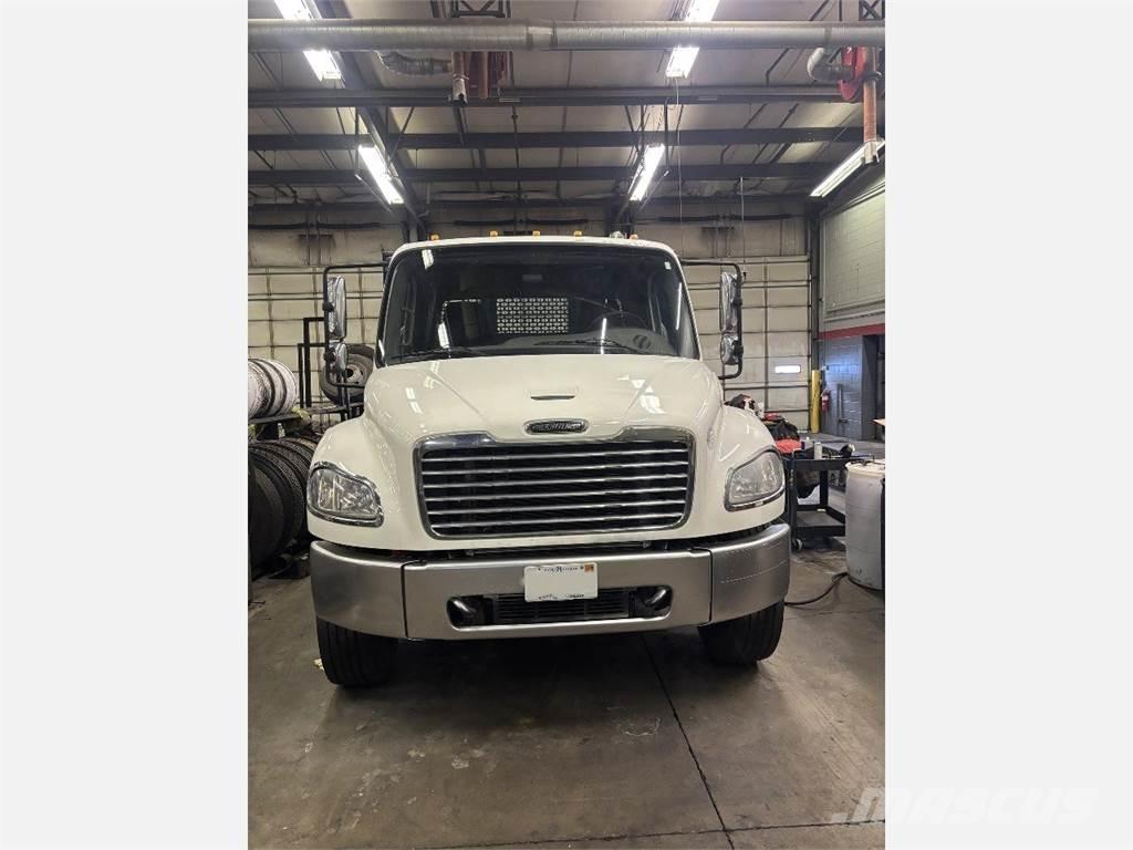 Freightliner M2 106 플랫베드/드롭사이드 트럭