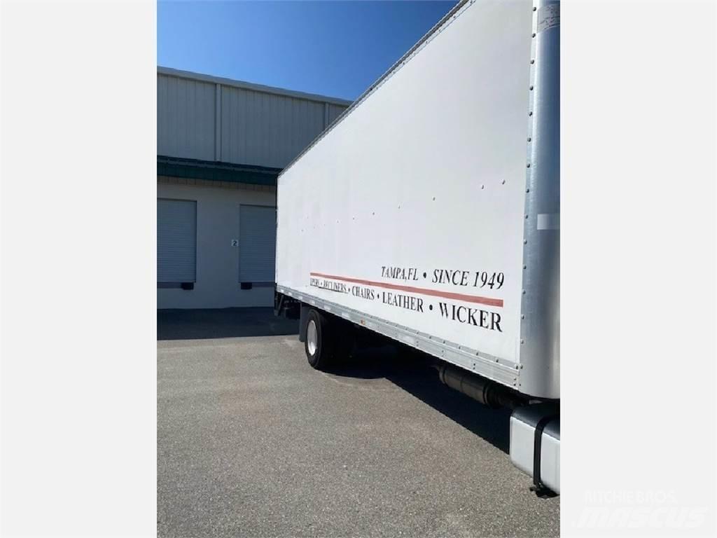 Freightliner M2 106 탑차 트럭