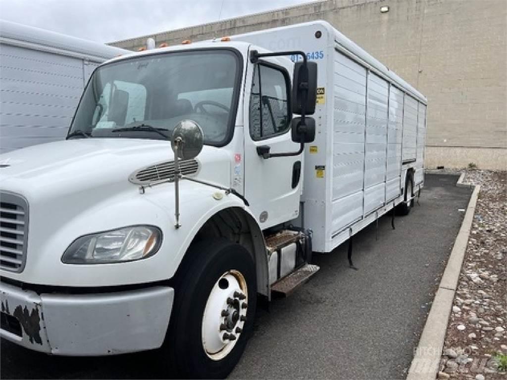 Freightliner M2106 음료 배달 트럭
