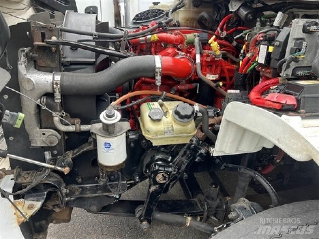Freightliner M2106 음료 배달 트럭