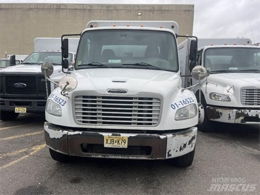 Freightliner M2106 음료 배달 트럭