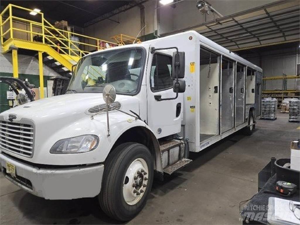 Freightliner M2106 음료 배달 트럭