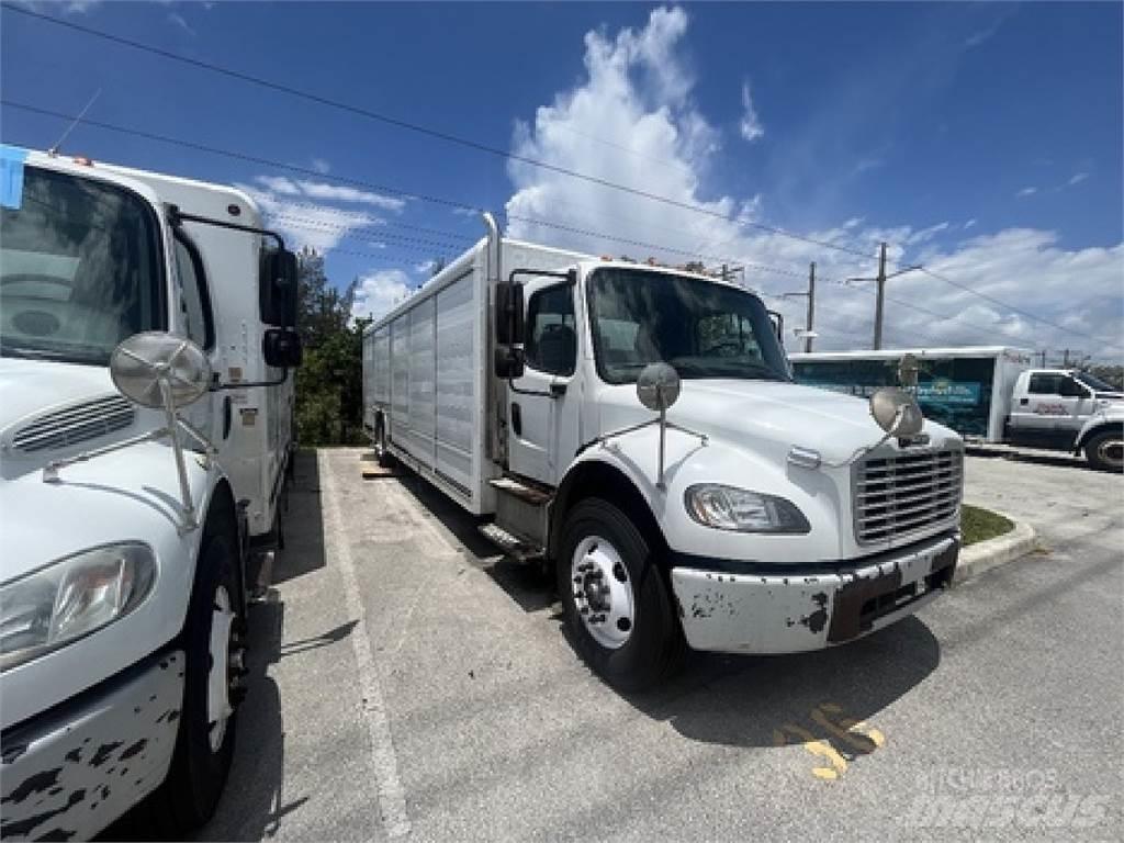 Freightliner M2106 음료 배달 트럭